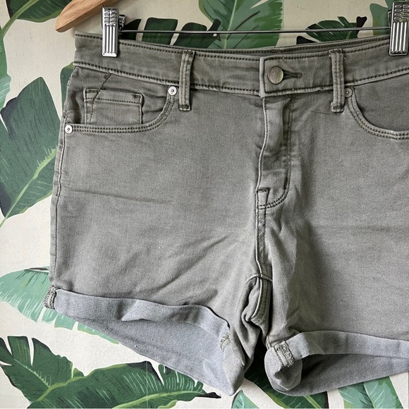 Mossimo Mid Rise Midi Shorts Olive Sage Green Size 8/29 - Picture 3 of 5